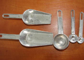 stare aluminiowe łopatki/miarki