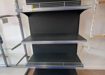 Regał metalowy przyścienny