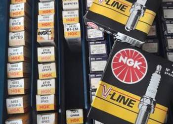 Świece zaplonowe do aut lata 90te NGK