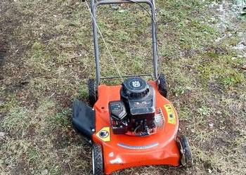 Kosiarka spalinowa Husqvarna z bocznym wyrzutem, sprawna.