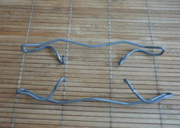 Sprężyna, drucik zacisku ham. przód 410832774R Renault Ford
