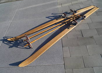 Stare narty jesionowe 185 cm z kijkami