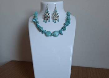 Zestaw - korale z naturalnego turkusu i kolczyki z niebieskimi kamieniami