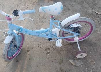 Rowerek dla dziewczynki  z kulkami bocznymi