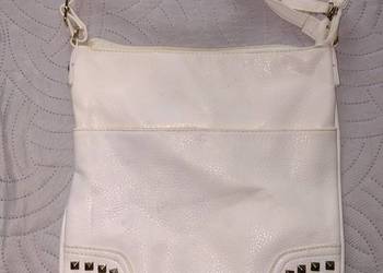 Biała torebka na ramię .