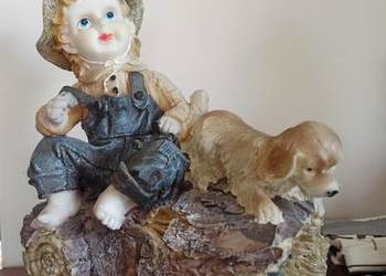 Figurka chłopca z psem. Biskwitowa.  Piękna scenka- chłopczy Figurka chłopca z psem. Biskwitowa.  Piękna scenka- chłopczy