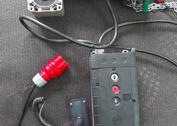 Zestaw centrala sterująca + napęd GfA do bramy przemysłowej.