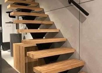 Schody konstrukcja metalowa plus stopnie dąb rustykalny