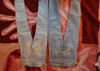 Sprzedam dwie pary jeansów dla dziewczynki 128 cm, jak nowe