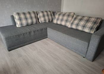 Narożnik rozkładany z pojemnikiem i 4 poduchami