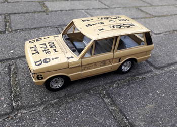 Model kolekcjonerski Burago Range Rover Classic "Camel Trophy"