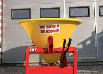 Rozsiewacz nawozu piasku i soli lejek