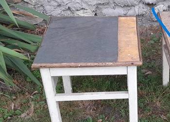 Stary taboret drewniany do renowacji retro vintage