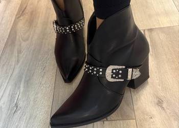 (41) Czarne, bogato zdobione botki kowbojki wieczorowe, Nowe