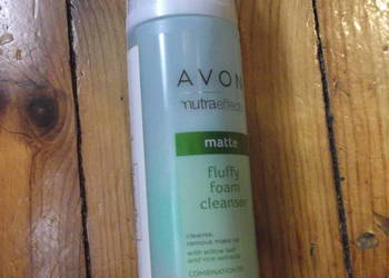 Odświeżająca pianka do oczyszczania twarzy Avon