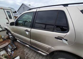 DRZWI LEWE TYŁ MERCEDES ML W163 693 (TRAVERTINBEIGE METALLIC)