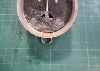 Stary amperomierz wskaźnik ładowania