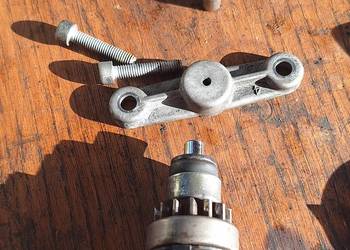 Aprilia SR 50 bendix uchwyt i śruby montażowe z tulejami