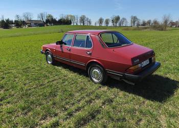Saab 900 sedan