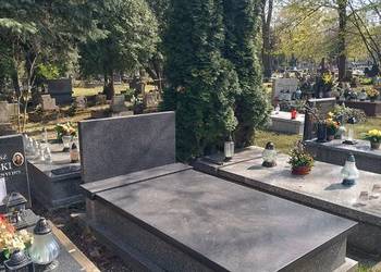 Grobowiec murowany z piwniczką na 6 miejsc, Kraków Cmentarz Rakowicki.