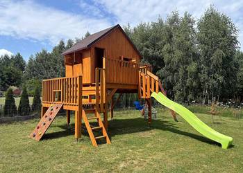 Solidny drewniany domek dla dzieci ze zjeżdżalnią - montaż