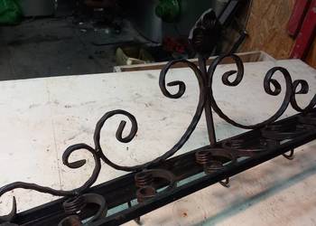 wieszak kuty ścienny kowalstwo artystyczne metaloplastyka