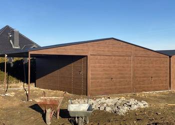 Garaż 9x6 z wiatą w kolorze Orzech mat - Konstrukcja profil zamknięty ocynk