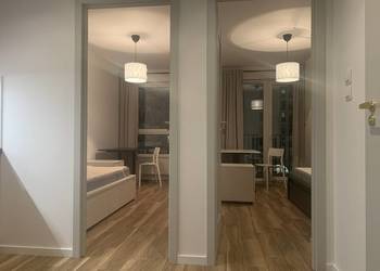 Dwa osobne nieprzechodnie pokoje, balkon, szybki dojazd do centrum Warszawy