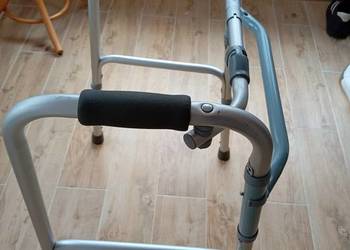 Balkonik-chodzik aluminium lekki oraz kule ortopedyczne