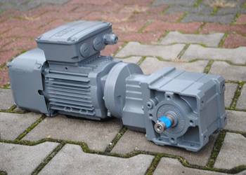 Motoreduktor kątowy 0.37kw. 66obr./min. z hamulcem. SEW