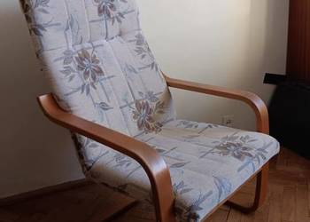 dwa gięte drewniane fotele