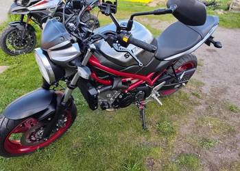 Suzuki SV650 z wyposażeniem dodatkowym