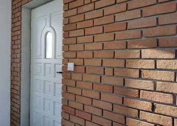 Ręcznie formowane rustykalne płytki z cegły