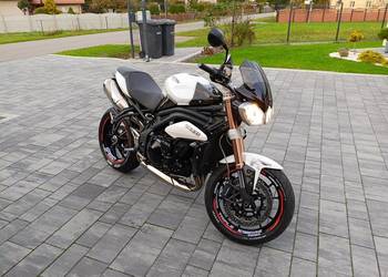 Triumph speed triple 1050