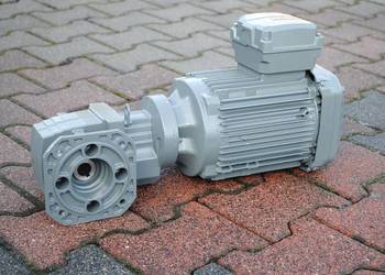 Motoreduktor kątowy 1.5kw. 253obr./min.. SEW