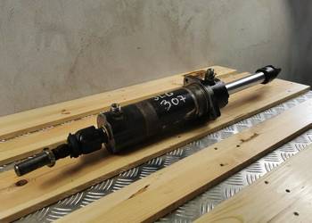 JLG 307 {Cylinder hydrauliczny skrętu}