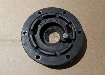 Valtra N121 N143 T174 T213 Śruba Nastawcza i Kołnierz Mechanizmu Różnicowe…