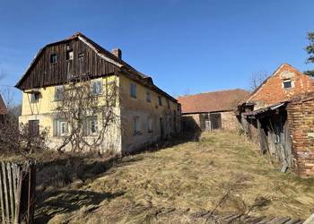Dom przysłupowy z zabudowaniami gospodarczymi do kapitalnego remontu