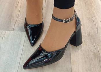 (40) Czarne czółenka wieczorowe z zapięciem, Nowe