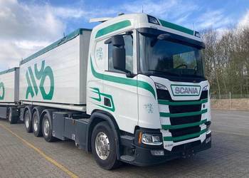 Wywrotka z wydmuchem do paszy Scania  odkurzacz do sruty z przyczepa