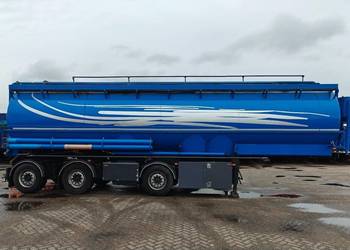 Naczepa z zasysaniem do paszy beczka 3 osie