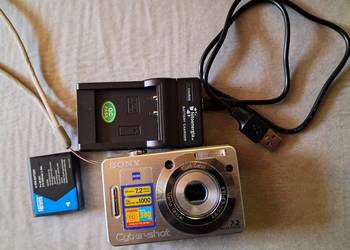 Aparat Sony dsc w55 Cyber shot + ładowarka,  karta pamięci Sony 2gb , aku