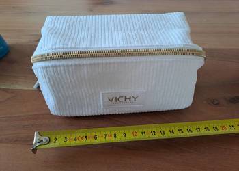 Biała kosmetyczka Vichy