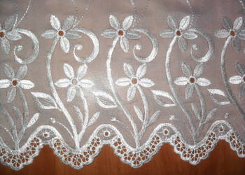 zazdroska  45 cm.i 80 cm.kremowa woal haft