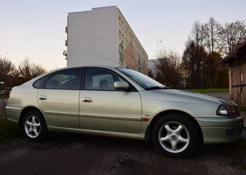 Toyota Avensis 2.0 benz z hakiem i bagażnikiem