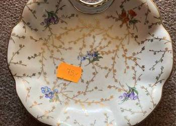 Paterka z dziurką. Oskar Schlegelmilch. Biała z niebieskimi kwiatkami