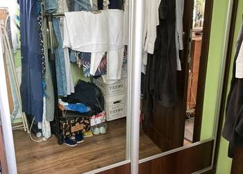 Szafa przesuwna z lustrami i pantografem