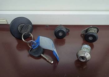 Ford Fiesta MK3 III komplet zamków stacyjka korek wlewu wkładki drzwi