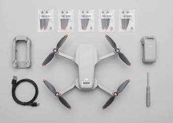 [Stan Idealny] Dron DJI Mini 4K Fly More Combo + Care Refresh do 08.2026