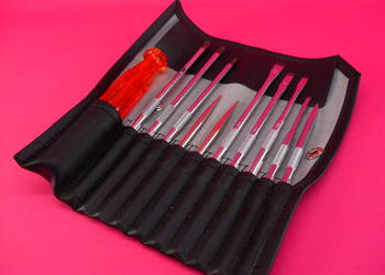 Zestaw uniwersalnych  śrubokrętów